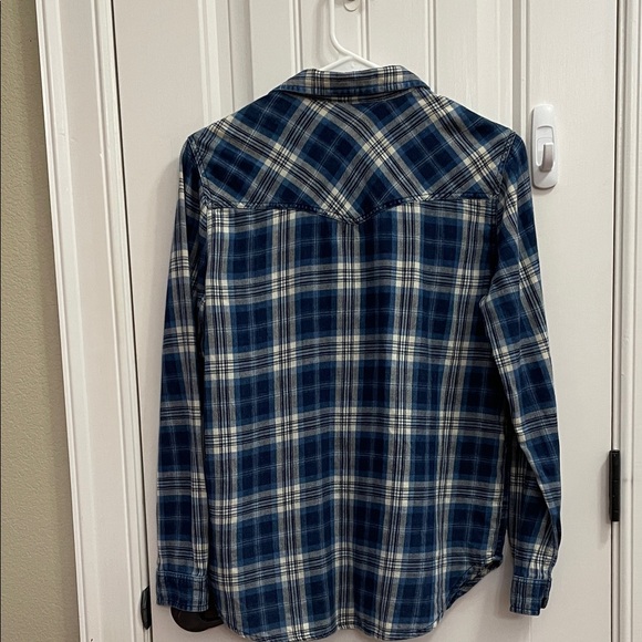 American Eagle  Navy Plaid Shirt Pearlized Snap buttons Coastal Cowgirl - Picture 5 of 8